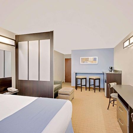 Microtel Inn And Suites By Wyndham - Geneva Exteriér fotografie