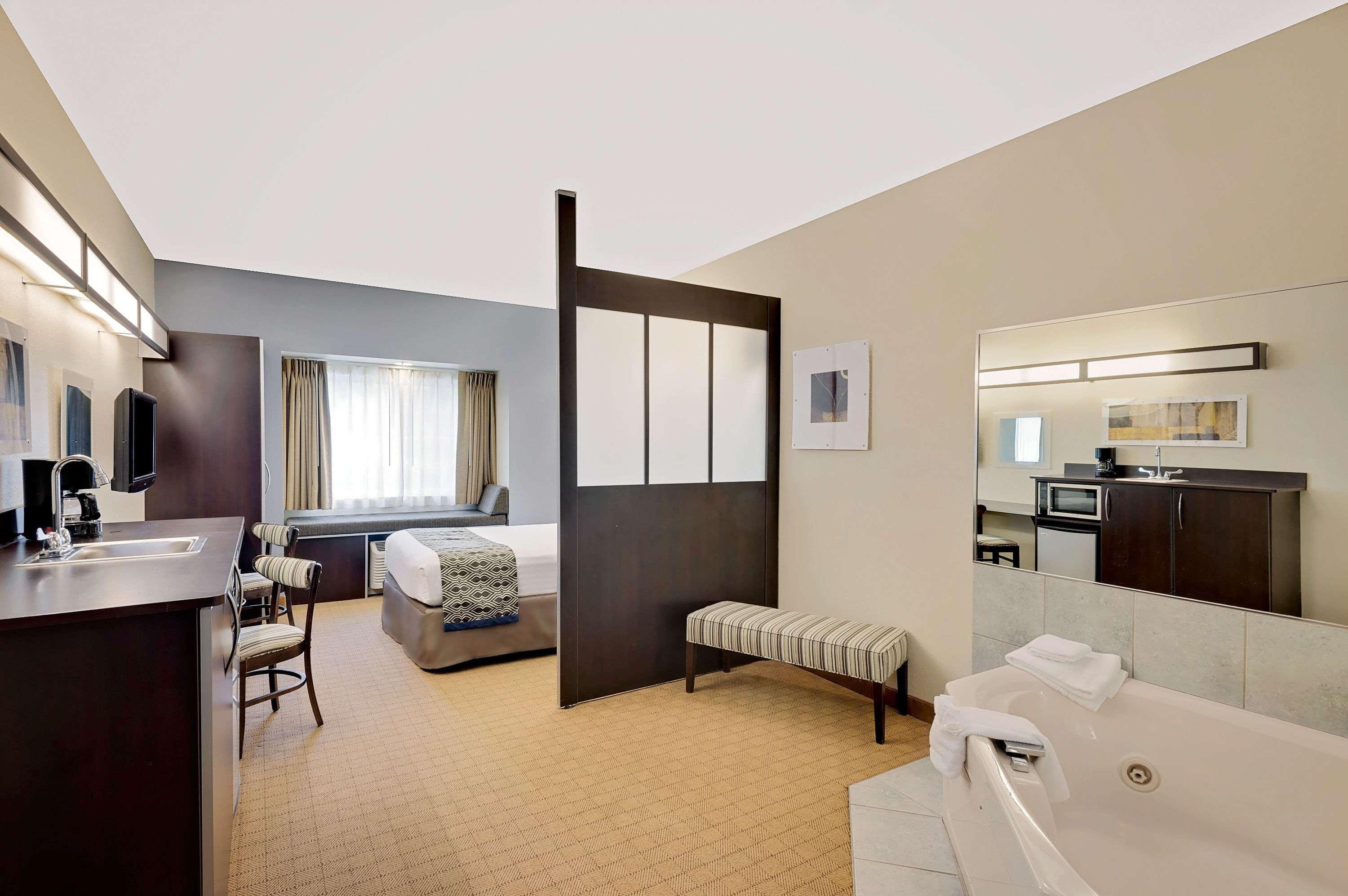 Microtel Inn And Suites By Wyndham - Geneva Exteriér fotografie