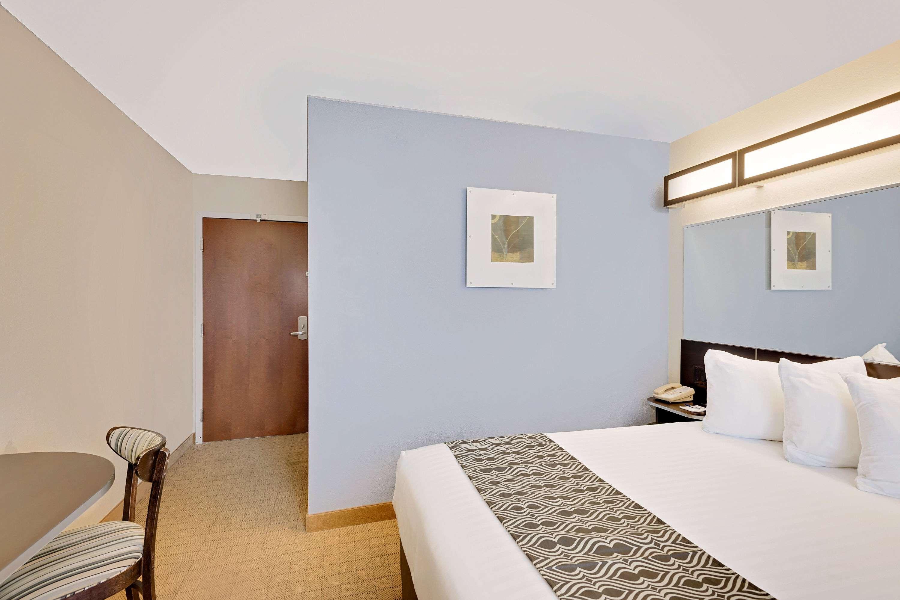 Microtel Inn And Suites By Wyndham - Geneva Exteriér fotografie
