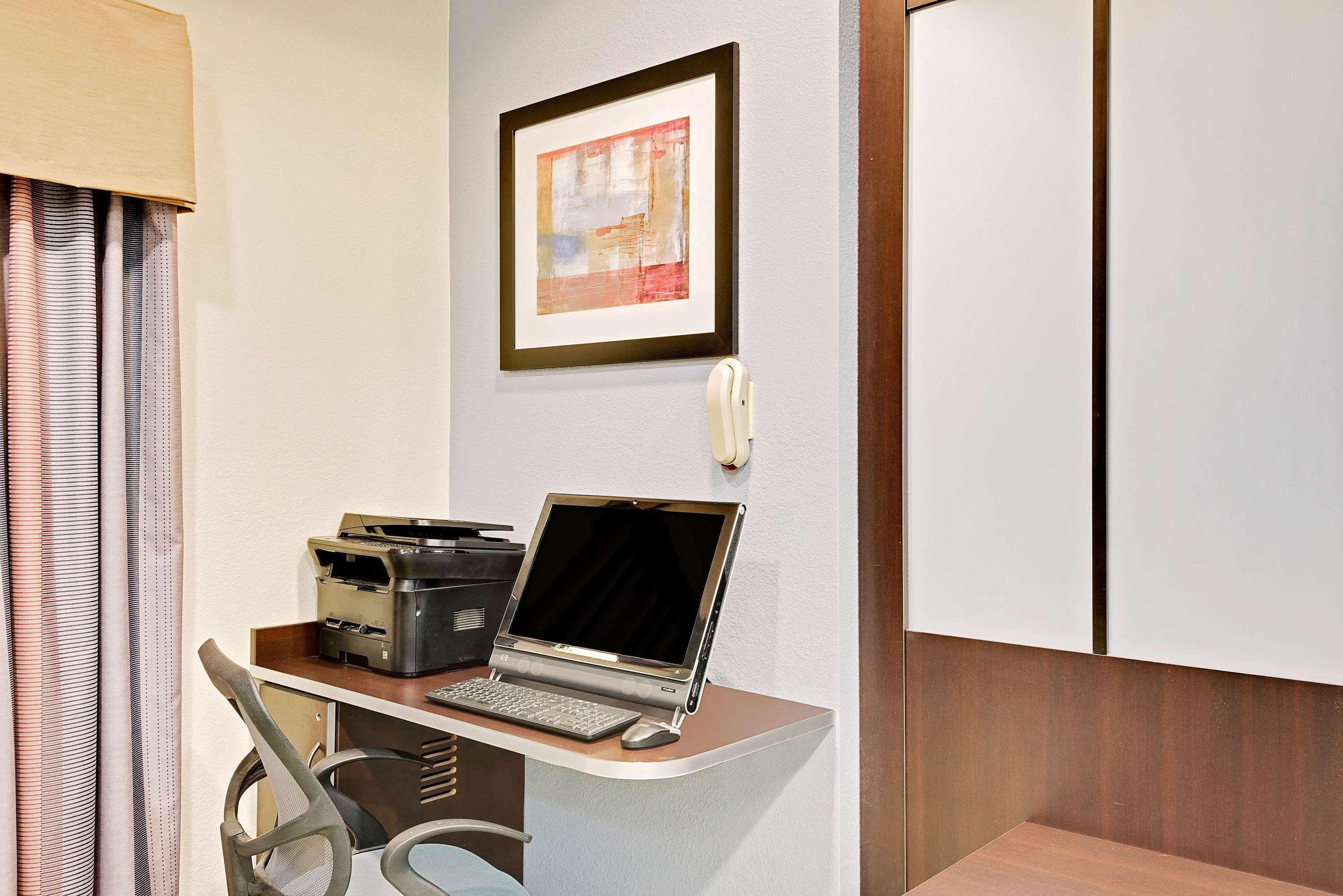 Microtel Inn And Suites By Wyndham - Geneva Exteriér fotografie